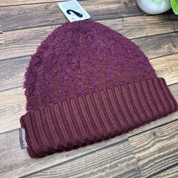 NWT Lululemon Ombre Knit Textured Beanie O/S (Red Merlot) - Picture 9 of 11